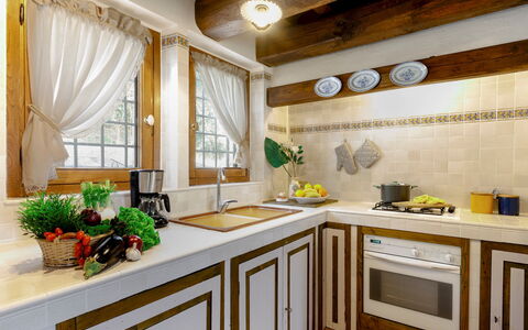 Casatorre 6+2: Küche, Interior Design, Countertop, Holz, Flooring, Küchengerät, Zuhause, Decke, Beleuchtung, Möbel