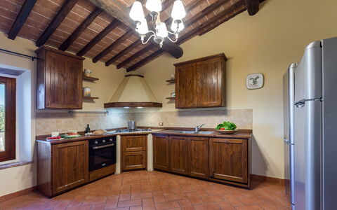 Villa Stroncoli 14: Holz, Interior Design, Möbel, Küche, Decke, Flooring, Cabinetry, Zuhause, Countertop, Zimmer