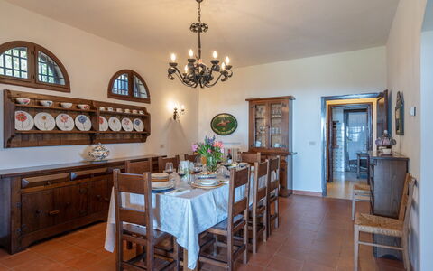 Villa ai Venti 8: Möbel, Interior Design, Tabelle, Holz, Flooring, Küche & Esszimmer Tisch, Decke, Esszimmer, Stuhl, Light Fixture