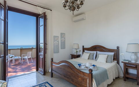 Villa ai Venti 8: Meer, Resort, Küste, Fussboden, Möbel, Ozean, Wohnung, Küsten Und Ozeanische Forms, Balkon, Stuhl