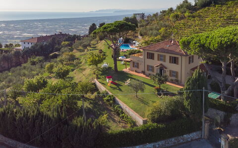 Villa ai Venti 8: Wohngebiet, Haus, Landschaft, Zuhause, Ländliches Gebiet, Dach, Menschliche Siedlung, Estate, Bergstation, Dorf
