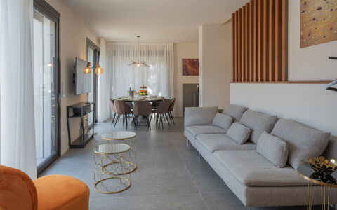 Marea 8: Möbel, Interior Design, Flooring, Fussboden, Holz, Couch, Wohnzimmer, Tabelle, Zimmer, Decke