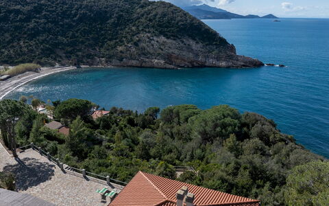 Villa Meraviglia 8: Wasser, Gewässer, Küste, Küsten Und Ozeanische Forms, Natürliche Landschaft, Meer, Strand, Landspitze, Berg, Vorgebirge