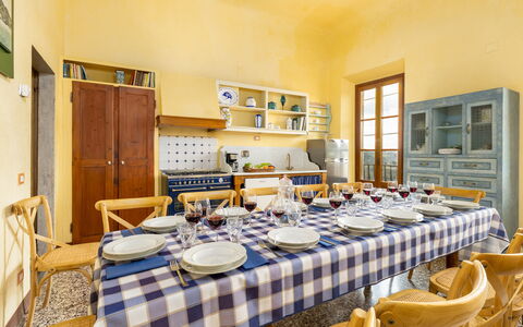 Villa Treggiaia 12+2: Möbel, Interior Design, Flooring, Tabelle, Küche & Esszimmer Tisch, Stuhl, Fussboden, Esszimmer, Zimmer, Decke
