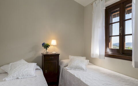 Villa Loredana 12: Möbel, Interior Design, Schlafzimmer, Bett, Fussboden, Flooring, Zimmer, Bettdecke, Bedding, Decke