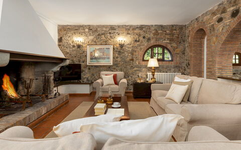 Villa Loredana 12: Möbel, Interior Design, Flooring, Couch, Decke, Fussboden, Zimmer, Wohnzimmer, Tabelle, Stuhl