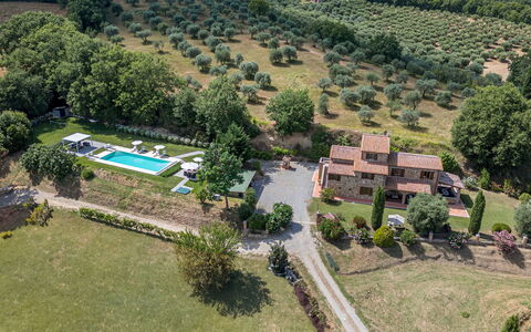 Villa Pianello 10: Wohngebiet, Haus, Estate, Zuhause, Garten, Hazienda, Bauernhaus, Rasen, Villa, Landscaping