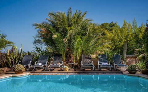 Villa Ashram 6: Schwimmbad, Blau, Resort, Gartenmöbel, Eco Hotel, Sonnenliege, Möbel, Stuhl, Tropen, Hazienda