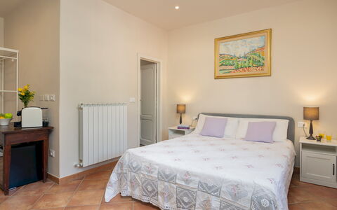 Valleverde 28+2: Möbel, Bett, Interior Design, Schlafzimmer, Wand, Holz, Bettdecke, Bedding, Flooring, Fussboden