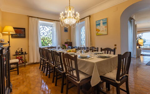 Villa Carina 12: Möbel, Interior Design, Tabelle, Decke, Küche & Esszimmer Tisch, Esszimmer, Stuhl, Zimmer, Beleuchtung, Flooring