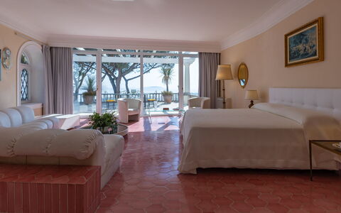 Villa Carina 12: Möbel, Interior Design, Schlafzimmer, Bett, Fussboden, Flooring, Bettdecke, Bedding, Linens, Bettrahmen