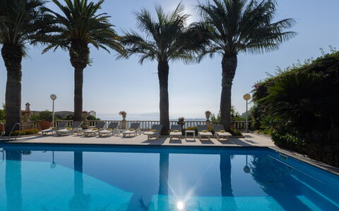 Villa Carina 12: Blau, Schwimmbad, Resort, Meer, Eco Hotel, Schatten, Freizeit, Tropen, Gartenmöbel