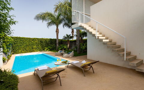 Villa Carrubo 4: Schwimmbad, Resort, Eco Hotel, Schatten, Gartenmöbel, Landscaping, Hazienda, Estate, Villa