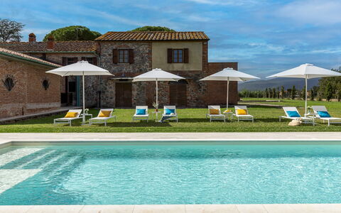 Tenuta Francigena 8: Schwimmbad, Estate, Rasen, Resort, Garten, Bauernhaus, Hazienda, Villa, Landscaping, Gartenmöbel