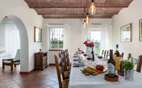 Tenuta Francigena 8: Möbel, Wand, Interior Design, Tabelle, Decke, Flooring, Küche & Esszimmer Tisch, Esszimmer, Stuhl, Beleuchtung