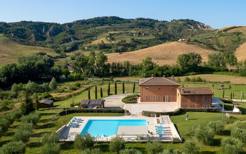 Podere Terranuova 10+2: Schwimmbad, Zuhause, Wohngebiet, Haus, Resort, Estate, Bauernhaus, Eco Hotel, Hütte, Thermae