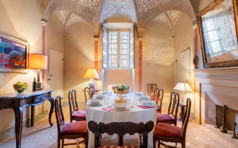 Palazzo Pozzo Bonelli 14: Möbel, Interior Design, Decke, Tabelle, Stuhl, Beleuchtung, Flooring, Esszimmer, Zimmer, Light Fixture