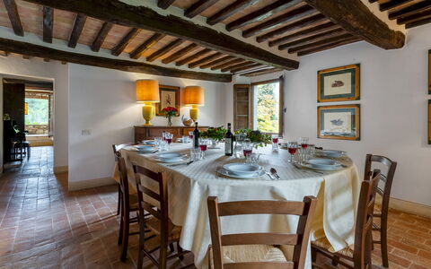 Castellare in Poggio 10: Möbel, Tabelle, Esszimmer, Interior Design, Zuhause, Küche & Esszimmer Tisch, Stuhl, Zimmerpflanze, Blumentopf, Tischdecke