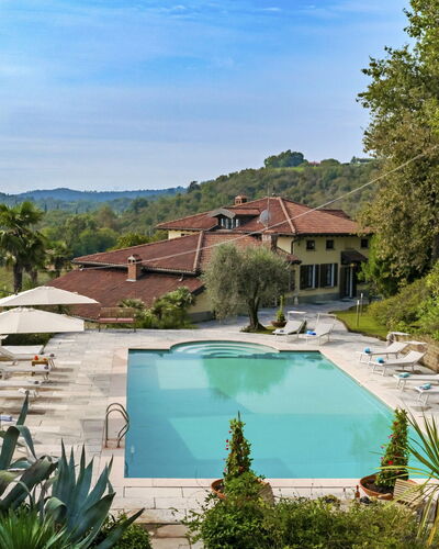Tenuta Navelli 12+2: Schwimmbad, Resort, Eco Hotel, Estate, Thermae, Hazienda, Villa, Ferienort, Gartenmöbel, Regenschirm