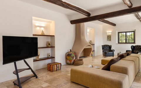 Casale Rondinella 6+2: Möbel, Flooring, Interior Design, Wand, Fussboden, Couch, Holz, Wohnzimmer, Decke, Zimmer