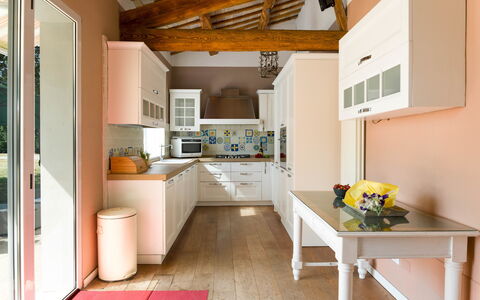 Nonna Isa 12: Möbel, Interior Design, Küche, Flooring, Cabinetry, Holz, Countertop, Decke, Fussboden, Küchengerät