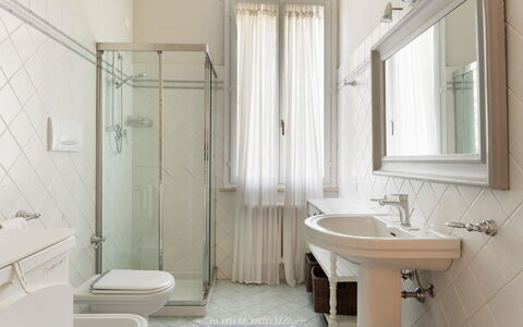 Nonna Isa 12: Armatur, Interior Design, Flooring, Badezimmer, Fussboden, Installation, Sinken, Zapfhahn, Bad Sink, Fliese