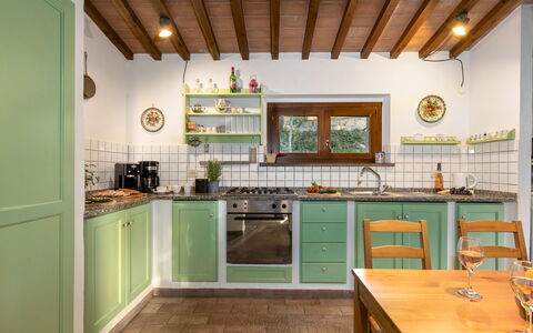 La Nula 4: Küche, Interior Design, Holz, Countertop, Möbel, Cabinetry, Küchengerät, Flooring, Decke, Major Appliance