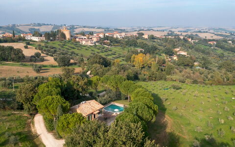 Villa Cherubini 8+1: Baum, Wohngebiet, Haus, Landschaft, Ländliches Gebiet, Zuhause, Grundstueck, Menschliche Siedlung, Estate, Vogelperspektive