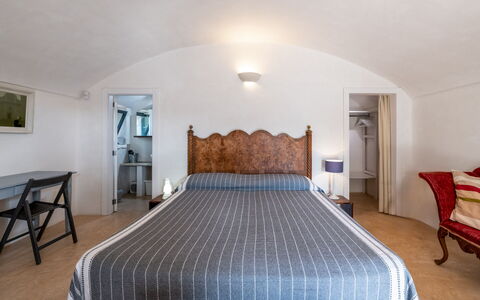 Trullo Luna 6+1: Möbel, Schlafzimmer, Zuhause, Bett, Bettrahmen, Wohnung, Bedding, Bettdecke, Hotel, Suite