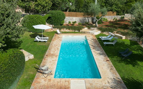 Trullo Luna 6+1: Schwimmbad, Blau, Resort, Verbundwerkstoff, Garten, Hinterhof, Schatten, Gartenmöbel, Landscaping, Water Feature