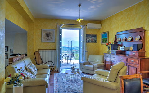 Villa Ipazia 6: Möbel, Interior Design, Zimmer, Tabelle, Flooring, Beleuchtung, Stuhl, Decke, Fussboden, Bilderrahmen