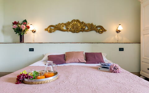 Casale Fienile 8: Interior Design, Schlafzimmer, Möbel, Bett, Bettdecke, Textil, Bedding, Linens, Zimmer, Beleuchtung