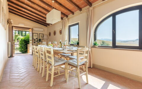 Casale Teatro 10: Möbel, Interior Design, Tabelle, Küche & Esszimmer Tisch, Stuhl, Zuhause, Esszimmer, Decke, Zimmerpflanze, Villa