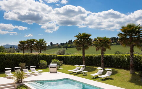 Villa Mandara 8+2: Schwimmbad, Gartenmöbel, Resort, Sonnenliege, Grundstueck, Rasen, Garten, Eco Hotel, Landscaping, Schatten