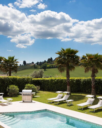 Villa Mandara 8+2: Schwimmbad, Gartenmöbel, Resort, Sonnenliege, Grundstueck, Rasen, Garten, Eco Hotel, Landscaping, Schatten