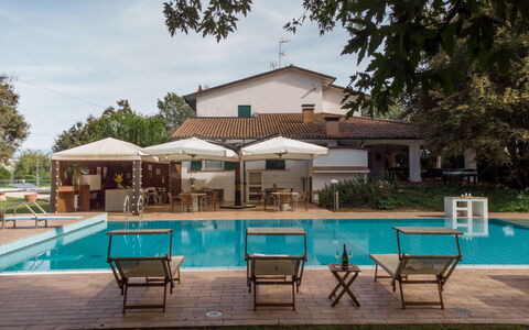 La Scuderia 8: Schwimmbad, Resort, Estate, Eco Hotel, Hazienda, Schatten, Hotel, Villa, Gartenmöbel, Ferienort