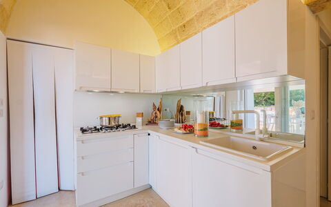 Kyvos 10: Küche, Interior Design, Küchengerät, Flooring, Countertop, Holz, Major Appliance, Fussboden, Decke, Cabinetry