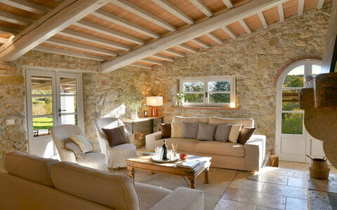 Casa la Pratellaccia 6+2: Möbel, Interior Design, Wand, Couch, Flooring, Holz, Stuhl, Tabelle, Wohnzimmer, Decke