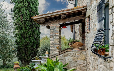 Casale delle Farfalle 12: Wand, Strauch, Zuhause, Steinwand, Hütte, Garten, Landscaping, Backstein, Blumentopf, Estate