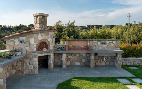 Villa la Casina 4: Garten, Flagstone, Backstein, Kamin, Steinwand, Steinofen, Landscaping, Design, Terrasse, Hinterhof