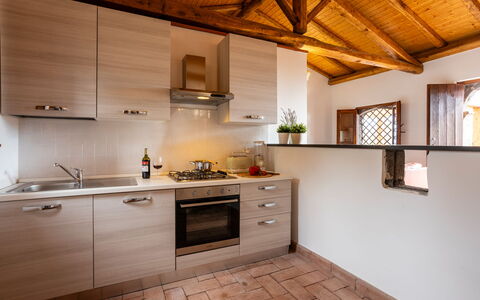 Vigne Dell'Etna 6: Küche, Küchengerät, Countertop, Major Appliance, Spüle, Interior Design, Möbel, Flooring, Holz, Haushaltsgerät