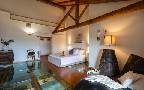 Vigne Dell'Etna 6: Möbel, Interior Design, Holz, Flooring, Decke, Fussboden, Bett, Schlafzimmer, Beleuchtung, Zimmer