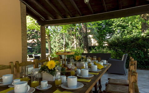 Villa Valchero 12: Möbel, Stuhl, Tabelle, Holz, Interior Design, Küche & Esszimmer Tisch, Decke, Restaurant, Schatten, Esszimmer