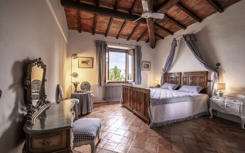 Podere Casanovina 12: Möbel, Wand, Interior Design, Flooring, Bett, Zuhause, Schlafzimmer, Beleuchtung, Fussboden, Bettrahmen