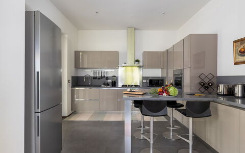 La Casetta 12: Möbel, Küche, Küchengerät, Interior Design, Countertop, Flooring, Major Appliance, Cabinetry, Holz, Fussboden