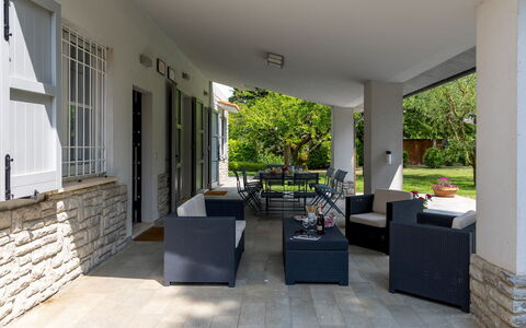 La Casetta 12: Möbel, Gartenmöbel, Stuhl, Flooring, Schatten, Tabelle, Fussboden, Tisch Im Freien, Veranda, Terrasse