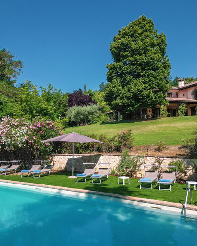 Dolce Collina 10: Schwimmbad, Resort, Wohngebiet, Strauch, Estate, Garten, Eco Hotel, Hazienda, Villa, Schatten