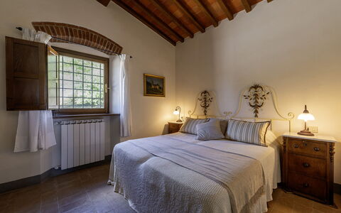 Muricciaglia 14: Wand, Möbel, Schlafzimmer, Flooring, Bett, Interior Design, Zuhause, Fussboden, Zimmer, Bedding