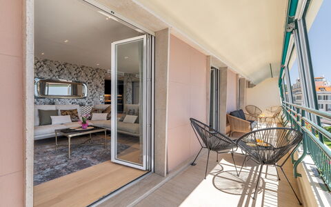 Dimora Mareblu 6: Holz, Möbel, Interior Design, Fussboden, Flooring, Wohnung, Stuhl, Balkon, Decke, Holzbeize