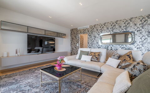Dimora Mareblu 6: Möbel, Interior Design, Couch, Flooring, Wand, Fussboden, Wohnzimmer, Decke, Holz, Zimmer